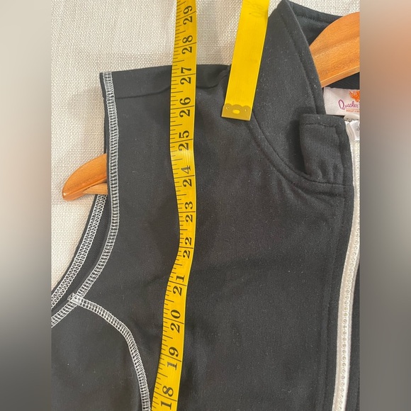 Quacker Factory Womens Black Sleeveless Zip-Up Vest Pockets Size M NWT - Picture 10 of 11